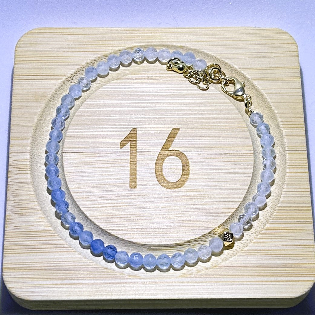 أمواج هامسة: سوار شفاء من الكريستال مصنوع يدويًا