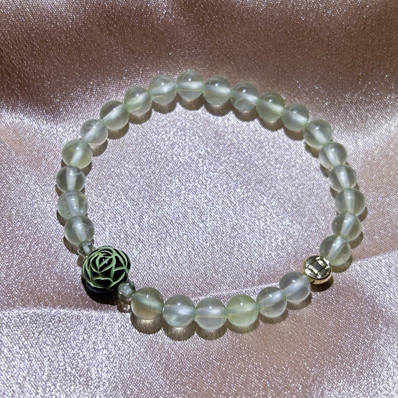 سمفونية الكرم: سوار الشفاء المصنوع يدويًا من الكريستال