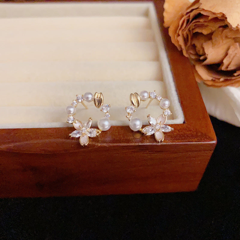 Luxury Zircon Flower & Pearl Round Stud Gold Earrings – Elegant Design