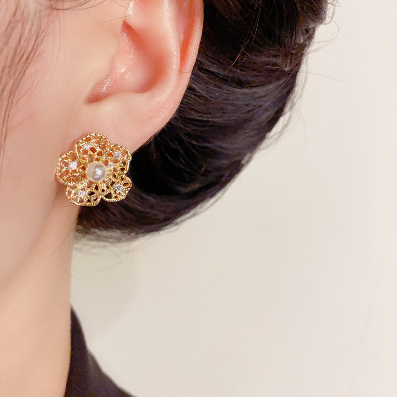 Luxury Zircon Openwork Petal Stud Earrings – Elegant Floral Design