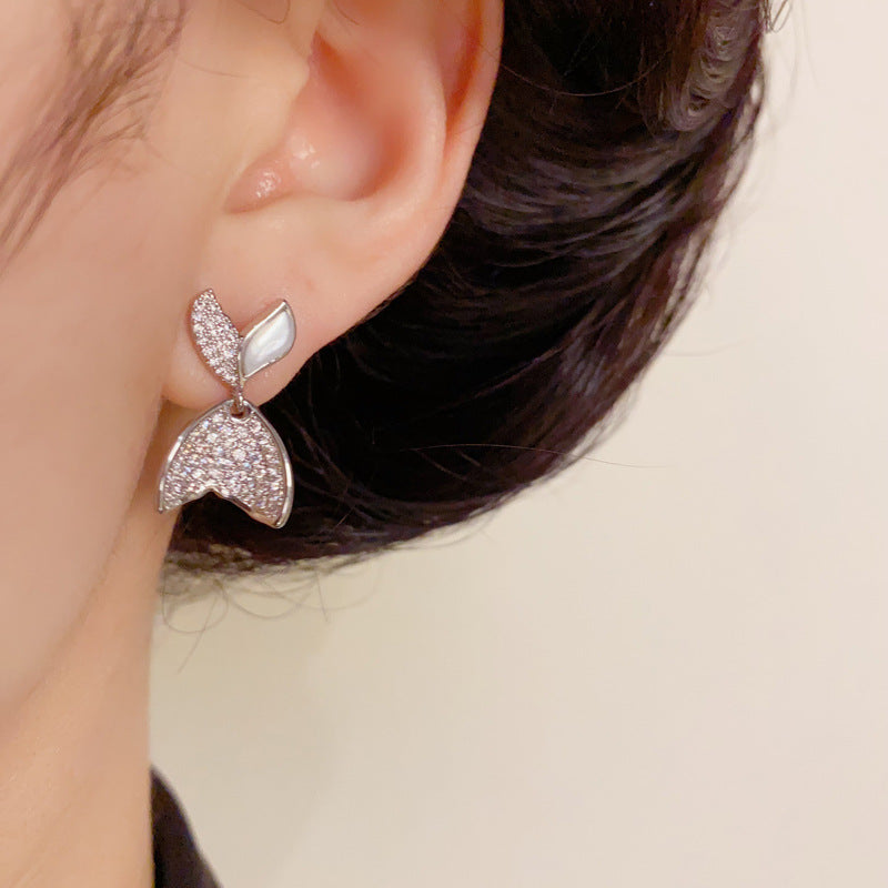 14K Gold Mother-of-Pearl Mermaid Tail Earrings – Elegant Drop Design