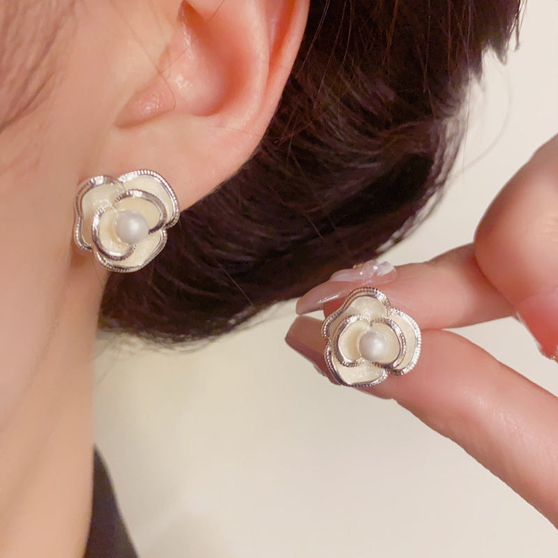 Luxury Metal Flower Stud Sliver Earrings – Elegant Floral Design