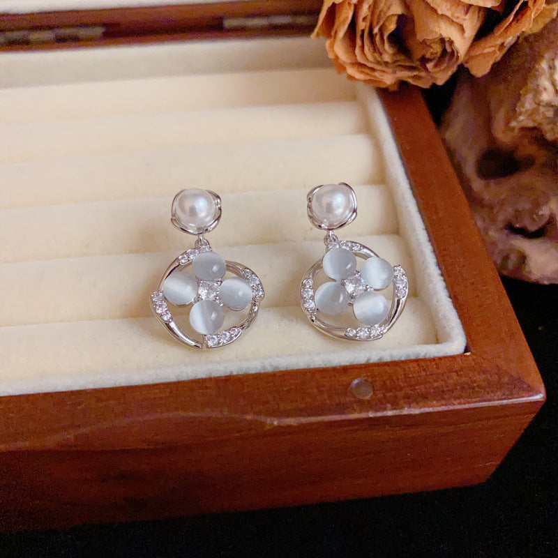Elegant Flower Petal Geometric Pearl Earrings – Silver Needle Design
