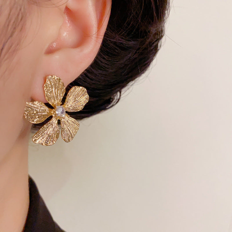 Elegant Zircon 3D Petal Stud Gold Earrings – Floral Design
