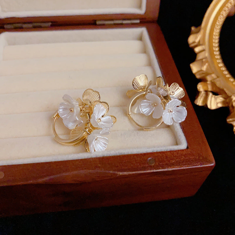 Elegant White Zircon & Metal Petal Ear Cuff Earrings – Floral Design