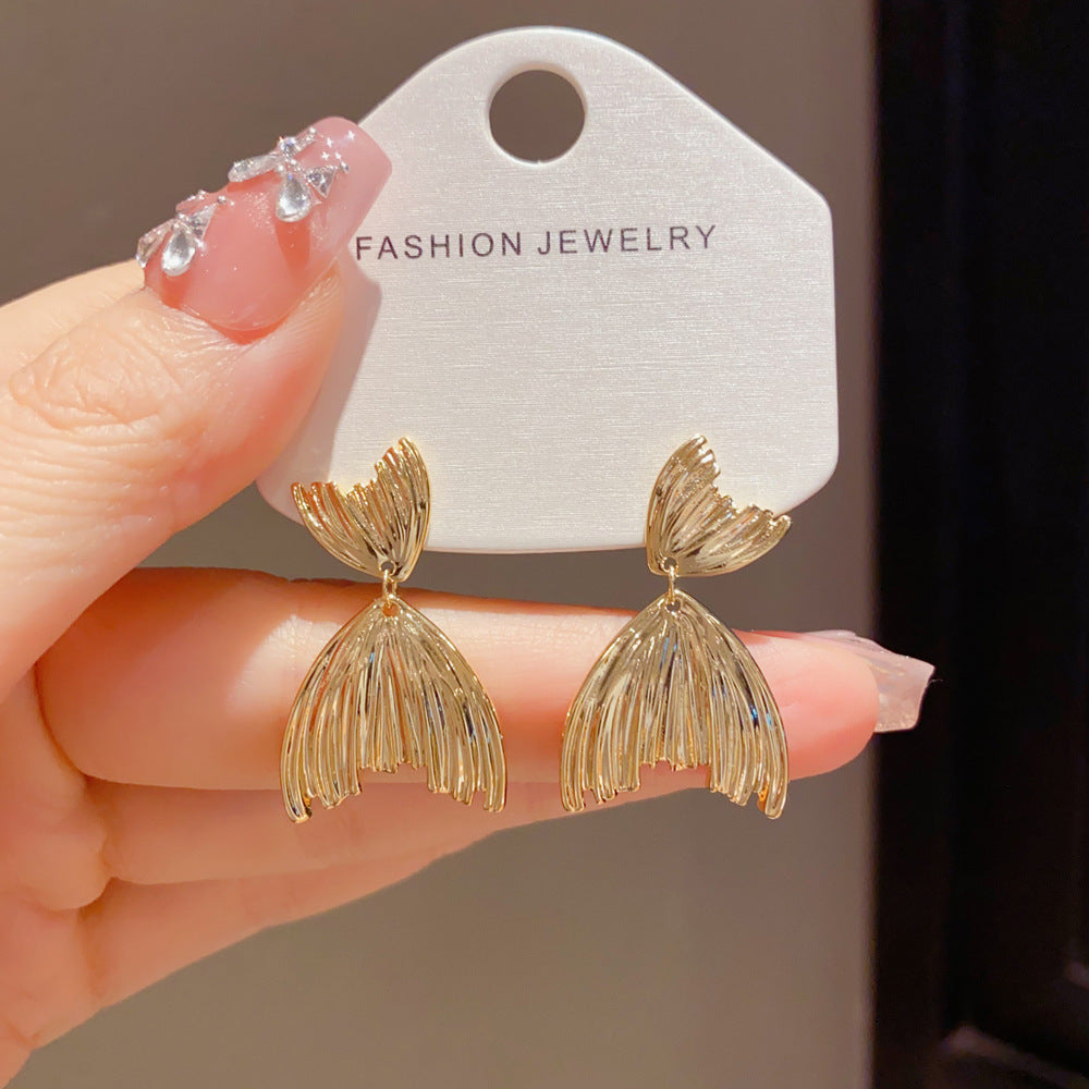 Eaioncol Geometric Fish Tail Drop Earrings Gold