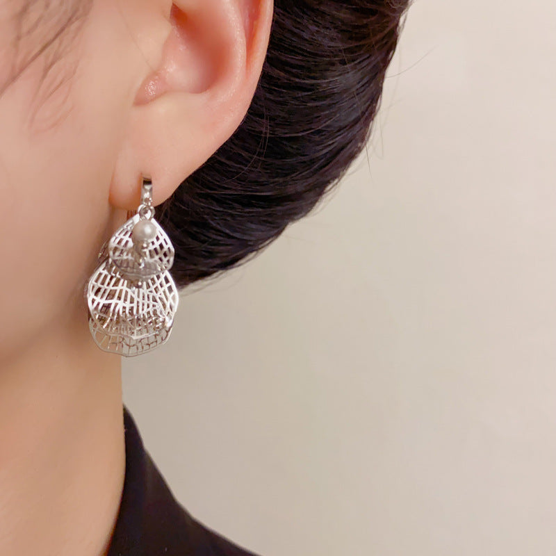 Luxury Pearl Petal Tassel Ear Cuff Earrings – Elegant Floral Design