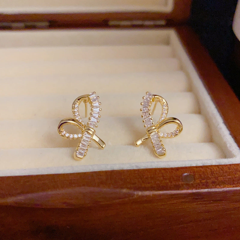 14K Gold-Plated Zircon Heart Stud Earrings – Sparkling Elegant Design