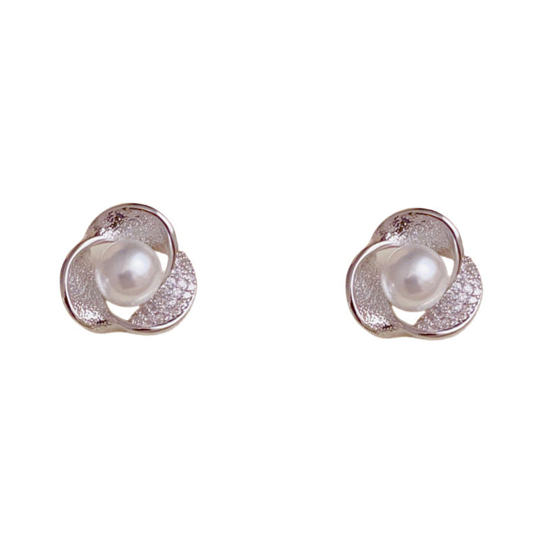 Elegant Zircon Metal-Wrapped Pearl Stud Earrings – Geometric Design