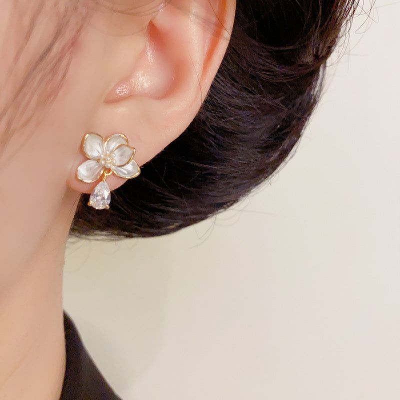 Luxury White Petal & Droplet Stud Earrings – Elegant Flower Design