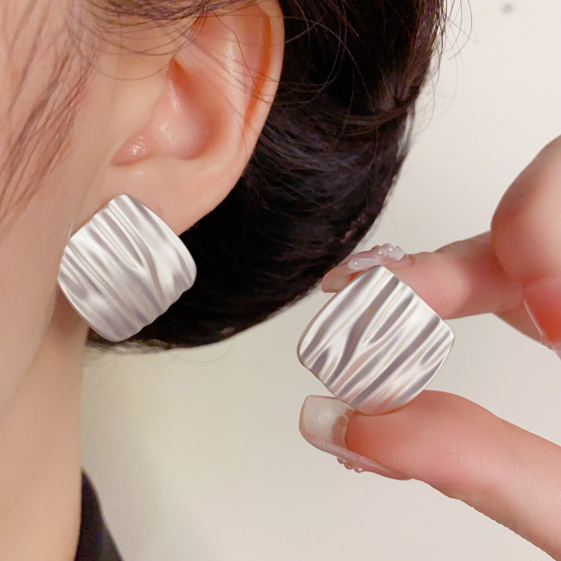 Elegant Silver Water Ripple Square Stud Earrings – Geometric Design