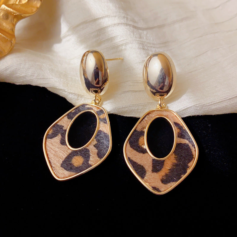 Luxury Geometric Leopard Print Horsehair Earrings – Elegant Design