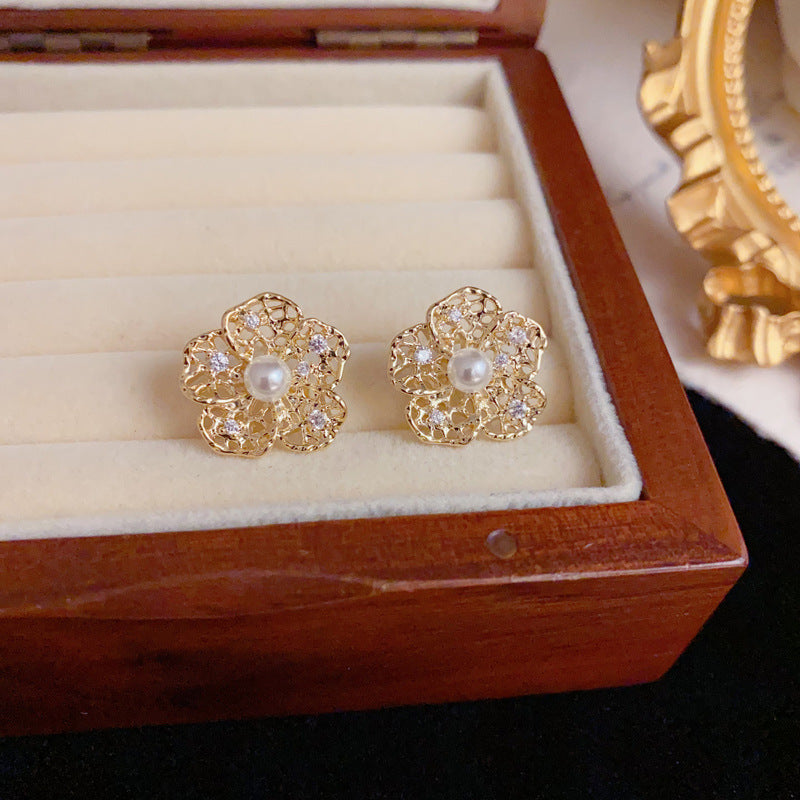Luxury Zircon Openwork Petal Stud Earrings – Elegant Floral Design
