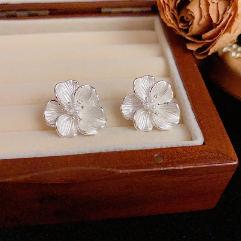 Enamel-Coated Metal Flower Stud Earrings – S925 Silver Floral Design