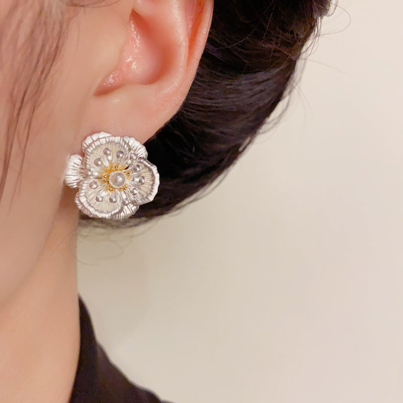 Elegant Matte Silver-Plated Petal Stud Earrings – Floral Design