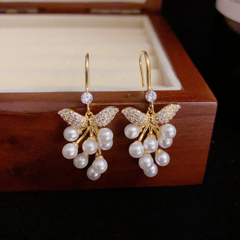 14K Gold Zircon Leaf Pearl Tassel Earrings - Chic Elegance Design