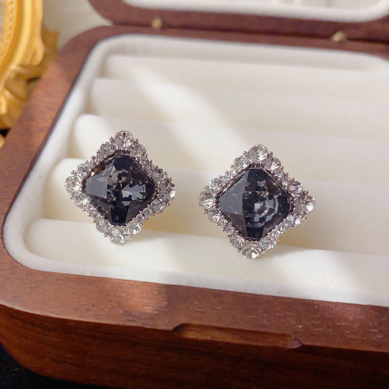 Elegant Zircon Black Diamond-Shaped Stud Earrings – Geometric Design