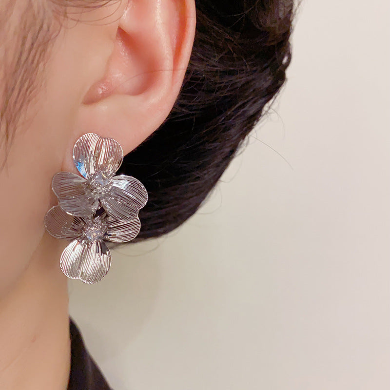 Luxury Metal Petal Tassel Drop Earrings – Elegant Floral Design