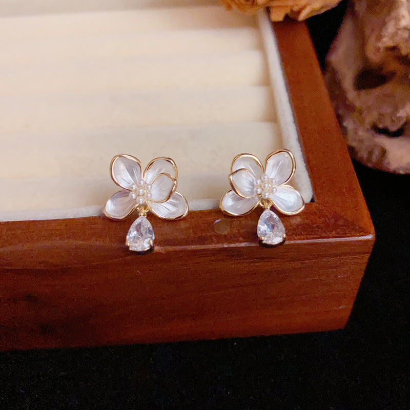 Luxury White Petal & Droplet Stud Earrings – Elegant Flower Design