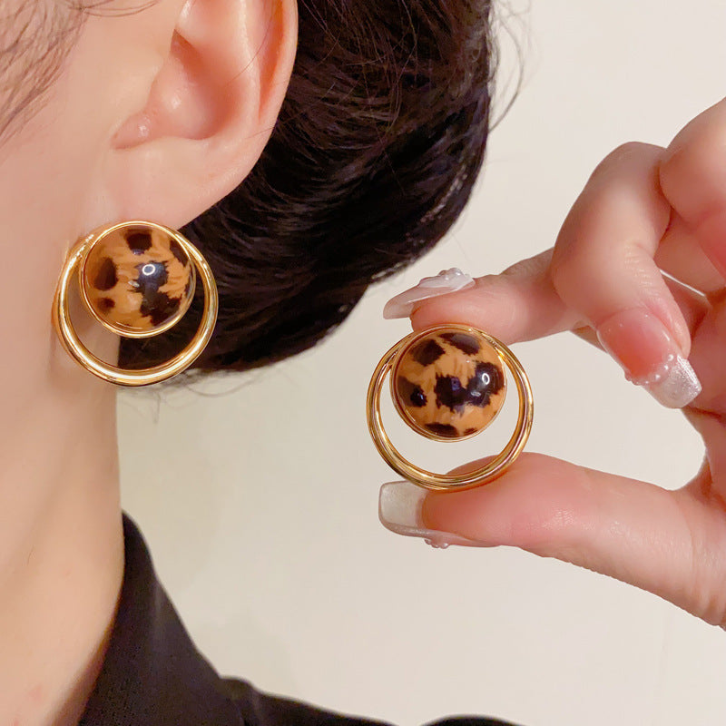 Elegant Leopard Print Metal Round Stud Earrings – Geometric Design