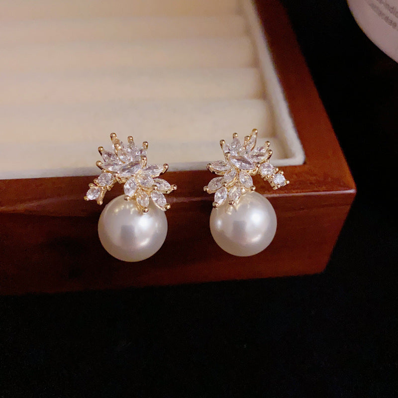 14K Gold Luxury Full-Zircon Leaf & Pearl Stud Earrings– Elegant Design