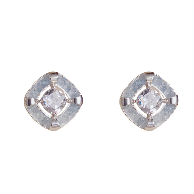 14K Gold Blue Crystal Cube Stud Earrings – Elegant Geometric Style