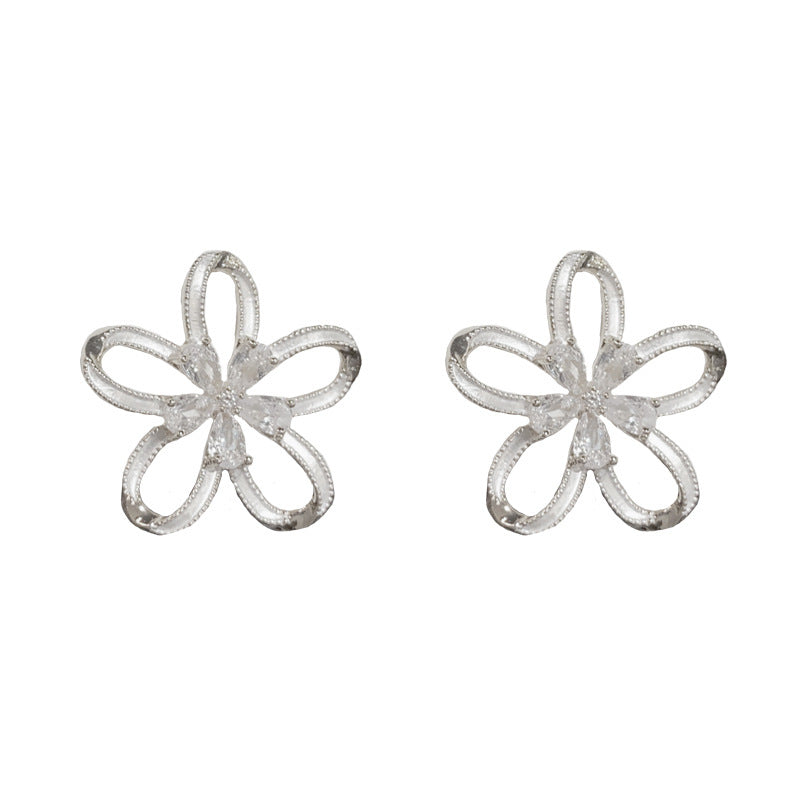 14K Gold Open Flower Stud Earrings - Chic Elegance Design