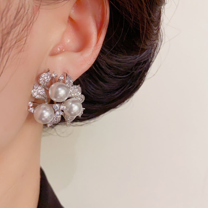 Luxury Full-Zircon Leaf & Pearl Earrings – Elegant Floral Design
