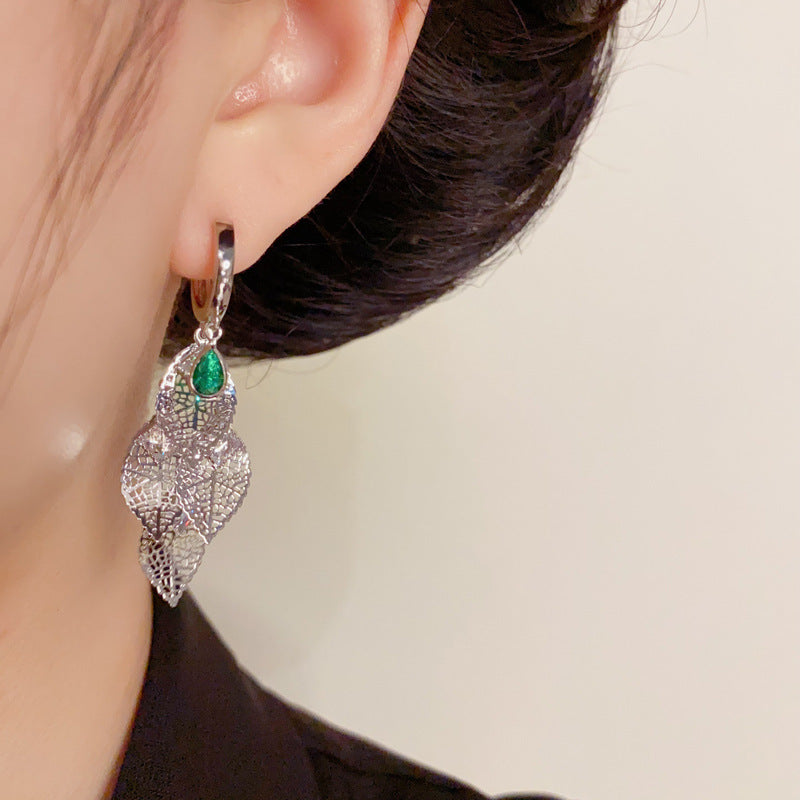 French-Style Hollow Metal Leaf Tassel Earrings – Elegant Floral Design