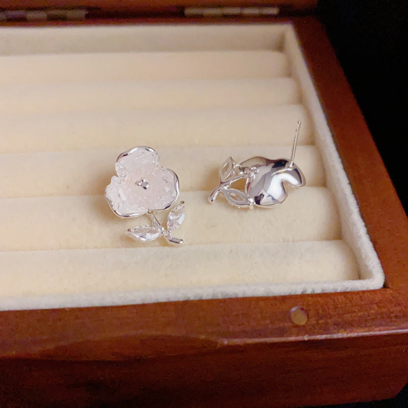 Silver-Plated Sweet Crystal Flower Stud Earrings – Elegant Design