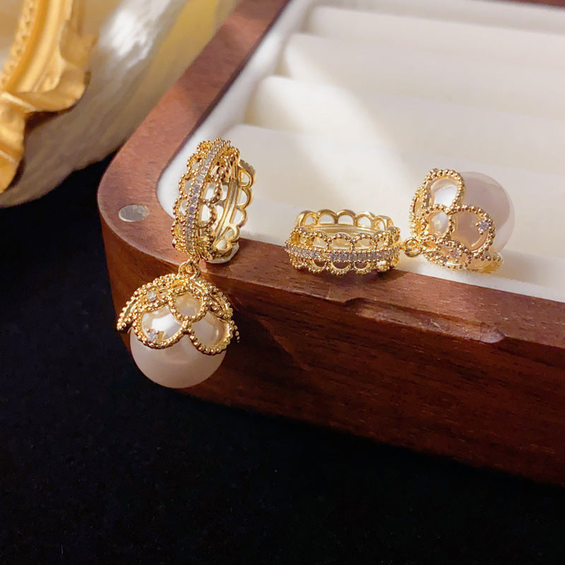 Luxury Lace Edge Pearl Ear Cuff Earrings – Geometric Design