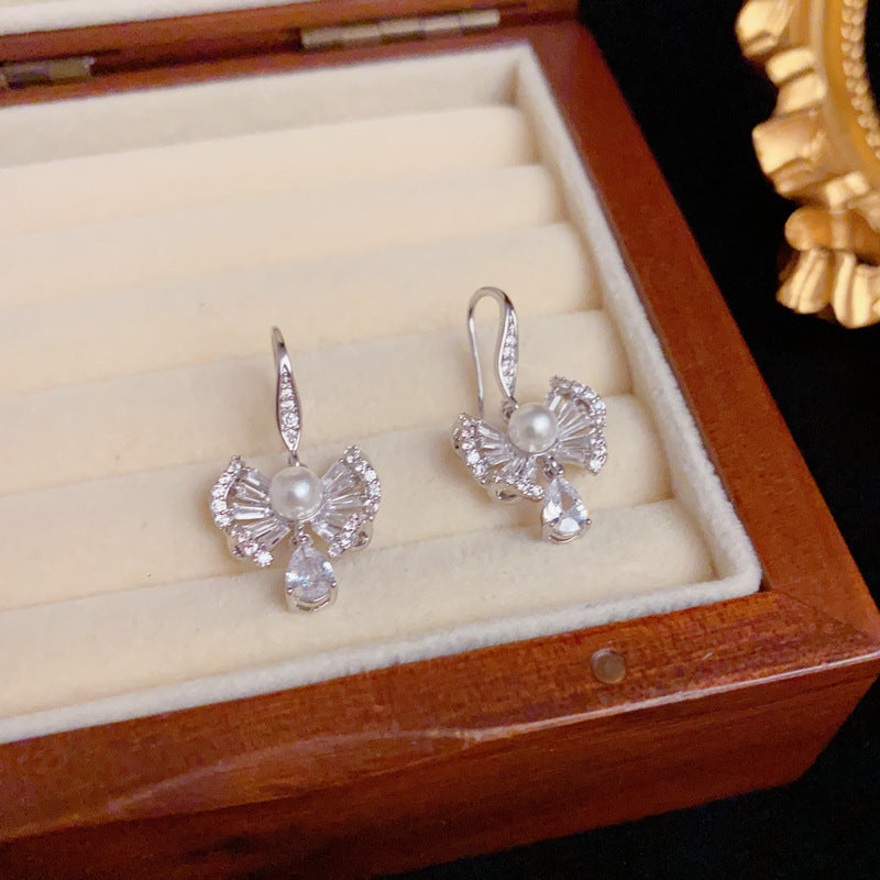 Luxury Zircon Bow & Pearl Teardrop Earrings – Elegant Design