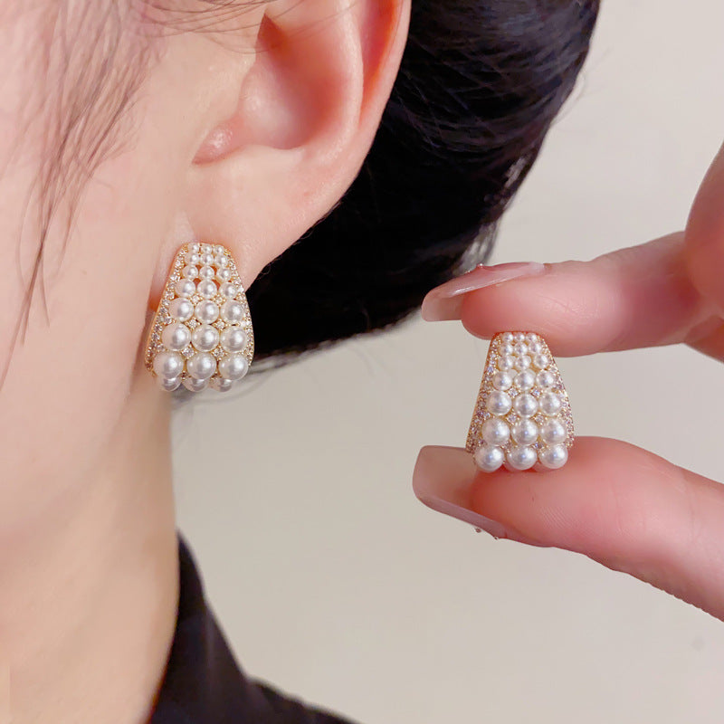 Elegant Pearl Geometric Stud Earrings – Geometric Minimalist Design