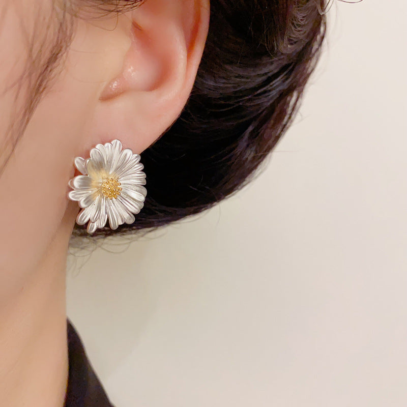 14K Gold-Plated Metal Daisy Stud Earrings – Sweet Minimalist Design
