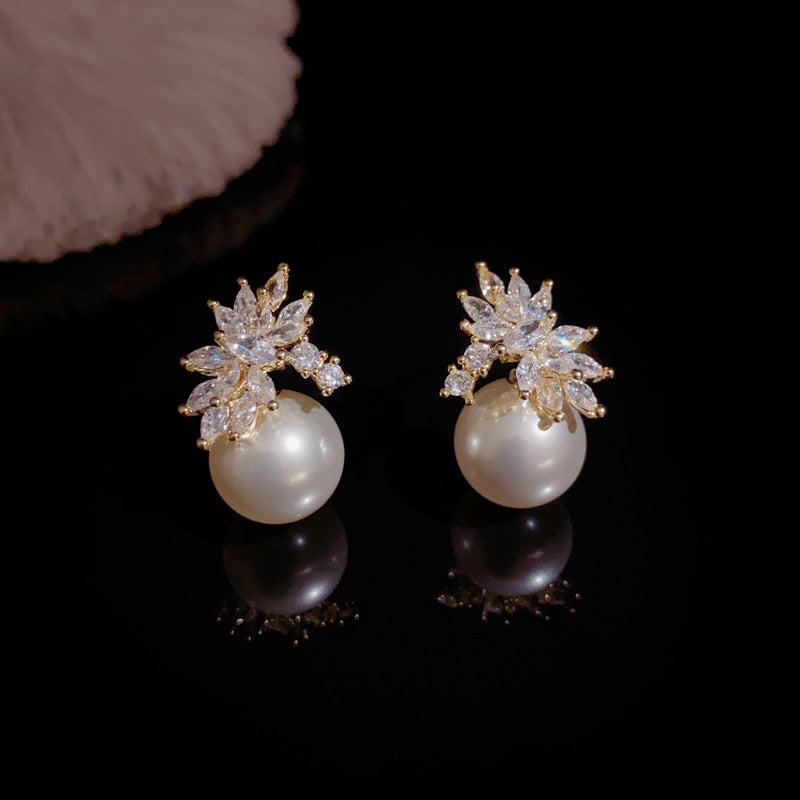 14K Gold Luxury Full-Zircon Leaf & Pearl Stud Earrings– Elegant Design