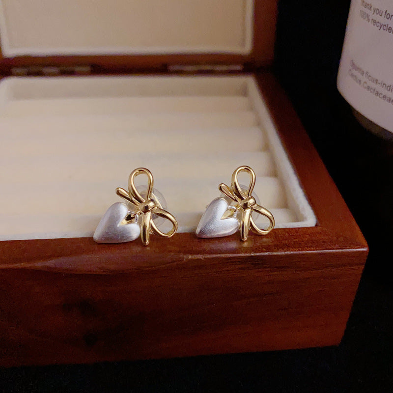 14K Gold-Plated Bow & Heart Ear Clip Earrings – Elegant Design