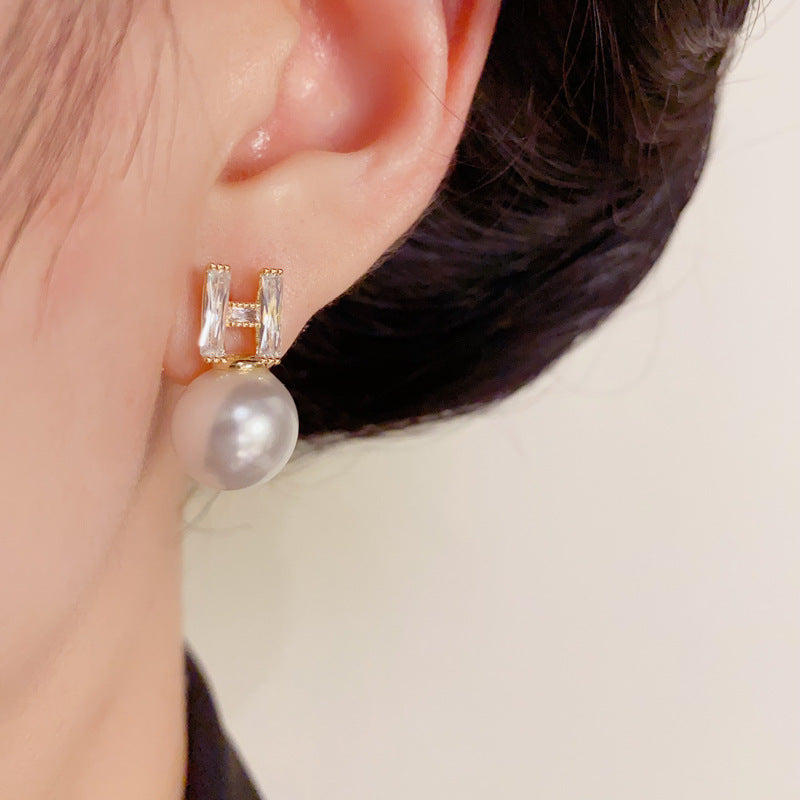 Luxury Zircon H Letter & Pearl Stud Earrings – Elegant Design