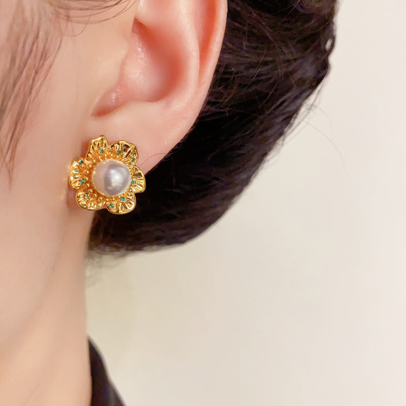 Luxury Metal Pearl & Flower Stud Gold Earrings – Floral Design