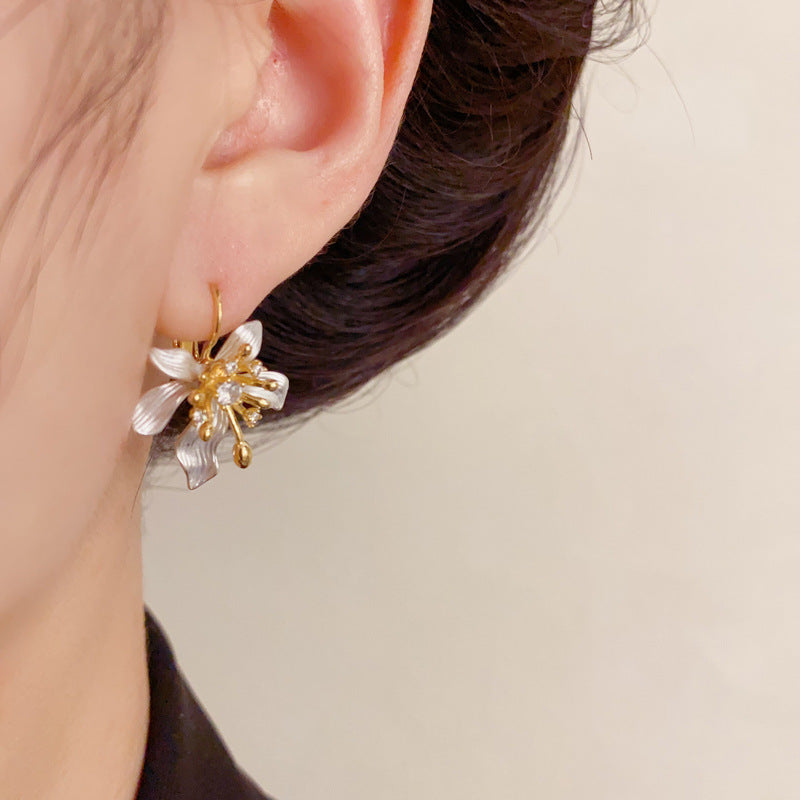 Elegant Zircon Metal Petal Ear Cuff Earrings – Floral Design