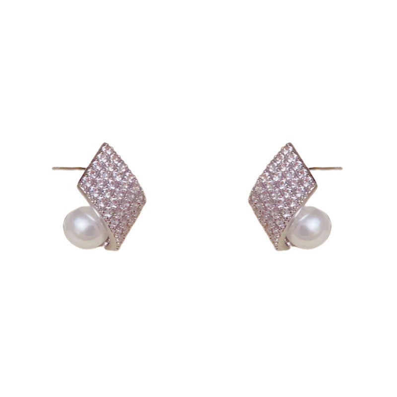 Luxury Geometric Square Pearl Stud Earrings – Elegant Design