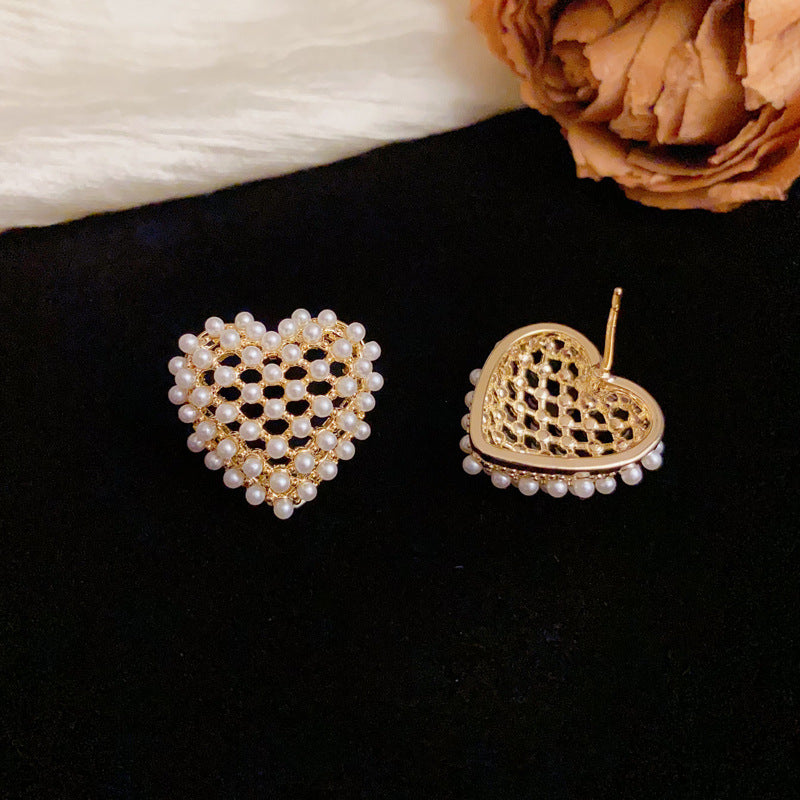 Luxury Pearl & Hollow Heart Stud Gold Earrings – Elegant Design