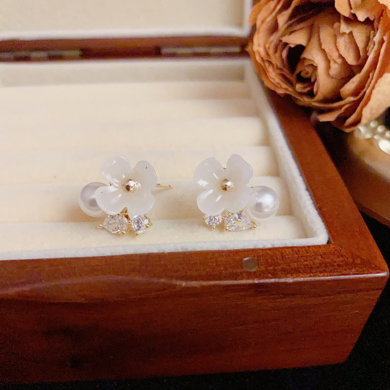 14K Gold Flower & Pearl Stud Earrings – Elegant Floral Design