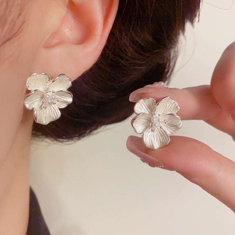 Enamel-Coated Metal Flower Stud Earrings – S925 Silver Floral Design