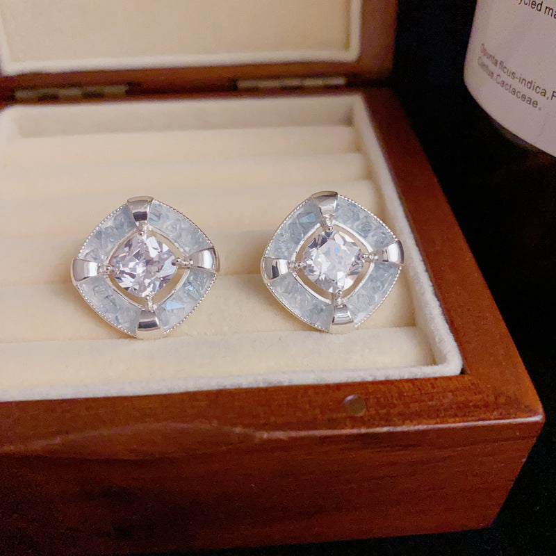 14K Gold Blue Crystal Cube Stud Earrings – Elegant Geometric Style