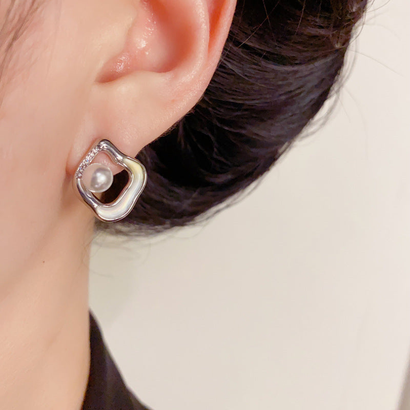 Luxury Mother-of-Pearl Geometric Stud Earrings – Elegant Design