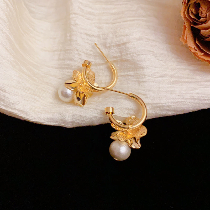 Luxury Metal Petal & Pearl Drop Earrings – Elegant Flower Design