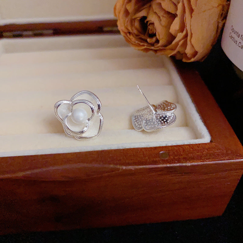Luxury Metal Flower Stud Sliver Earrings – Elegant Floral Design