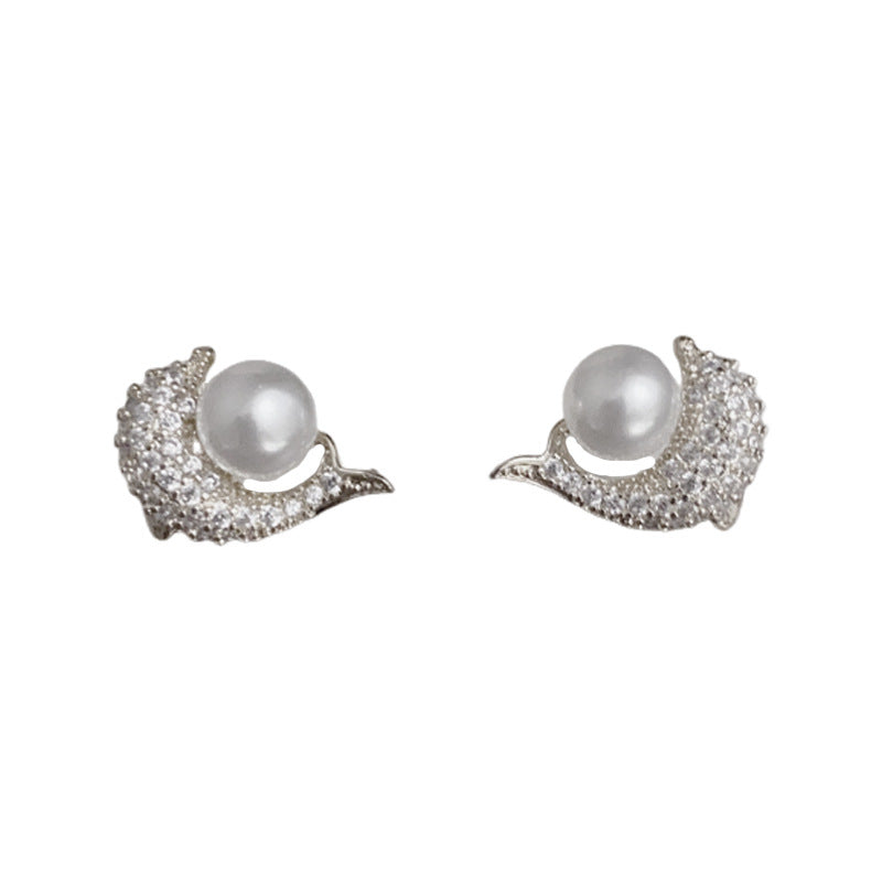18K Gold Dolphin Pearl Stud Earrings – Sparkling Minimalist Design