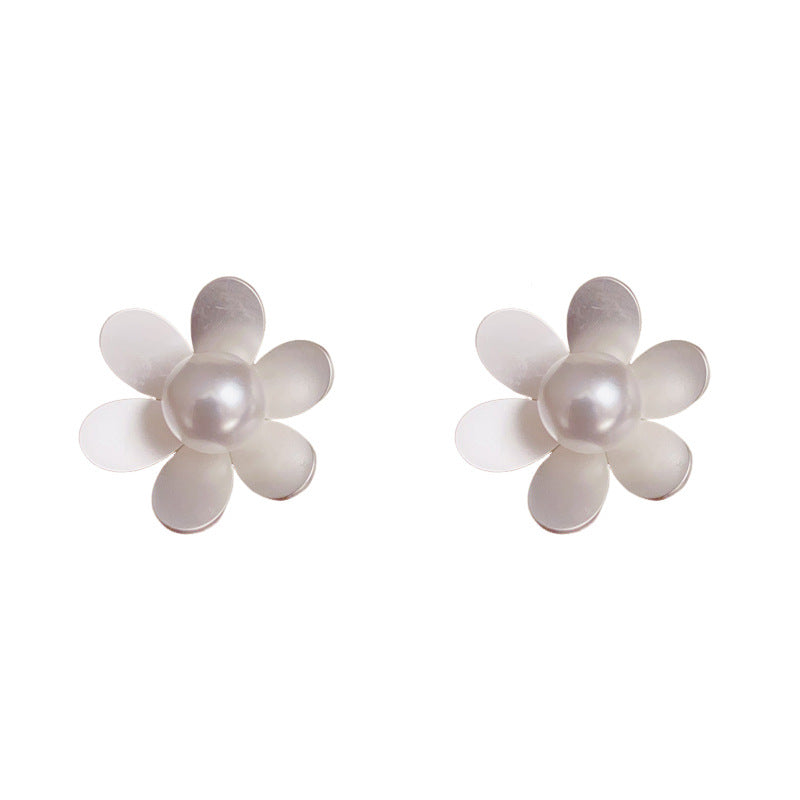 Elegant Thick Silver Metal Flower & Pearl Earrings – Floral Design