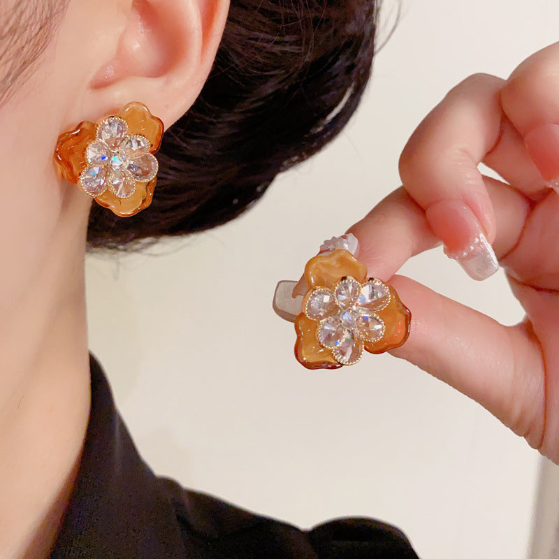 Elegant Double-Wear Petal Stud Earrings – Floral Design
